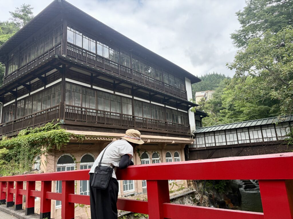 千と千尋の神隠しのモデル地とも言われる四万温泉の積善館