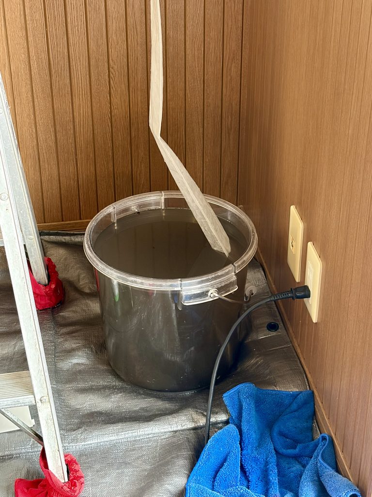 12年分の汚れが溜まっていたエアコン内部から出た排水